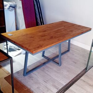 mesas e bancos industriais