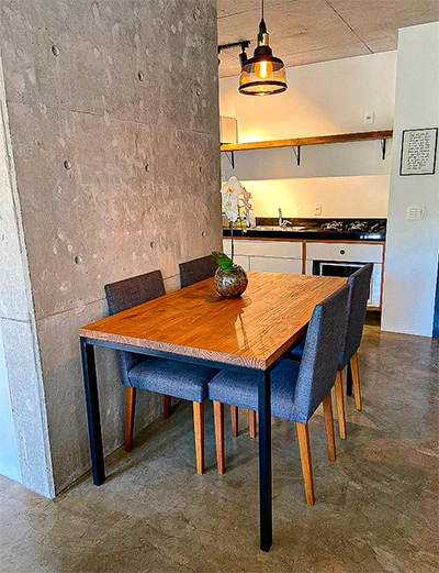 Mesa Industrial de Ferro e Madeira